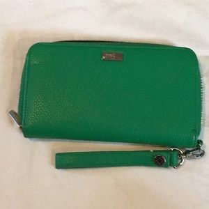 JEWELL Green Wristlet Wallet for a Great Night Out